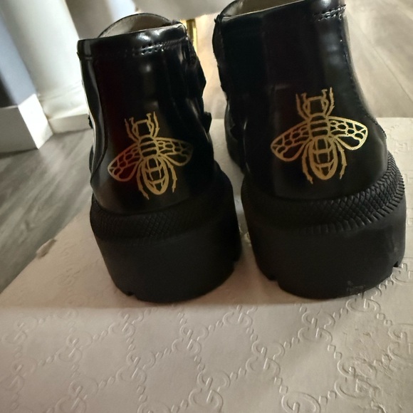 Elegant Gucci Black Kids Dress Shoes with Gold Details - ilac.rochib.com